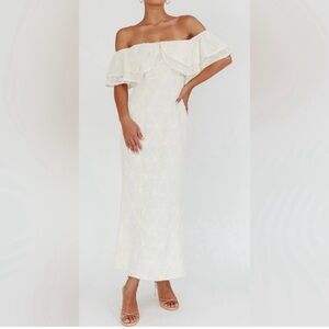 Selfie Leslie On-Off-Shoulder White/Cream Dress